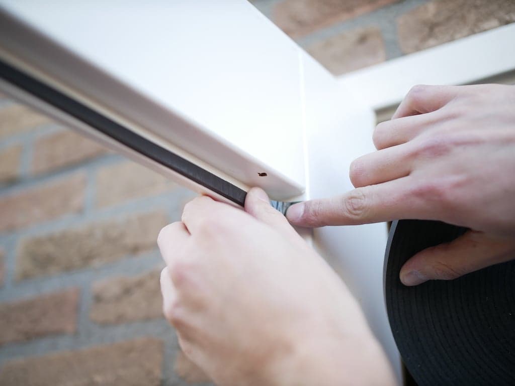 Window replacement placing the glass band