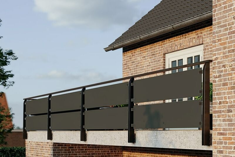 Windbreak for balcony made from HPL