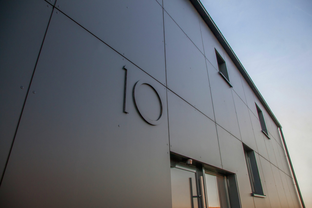 Facade panels black